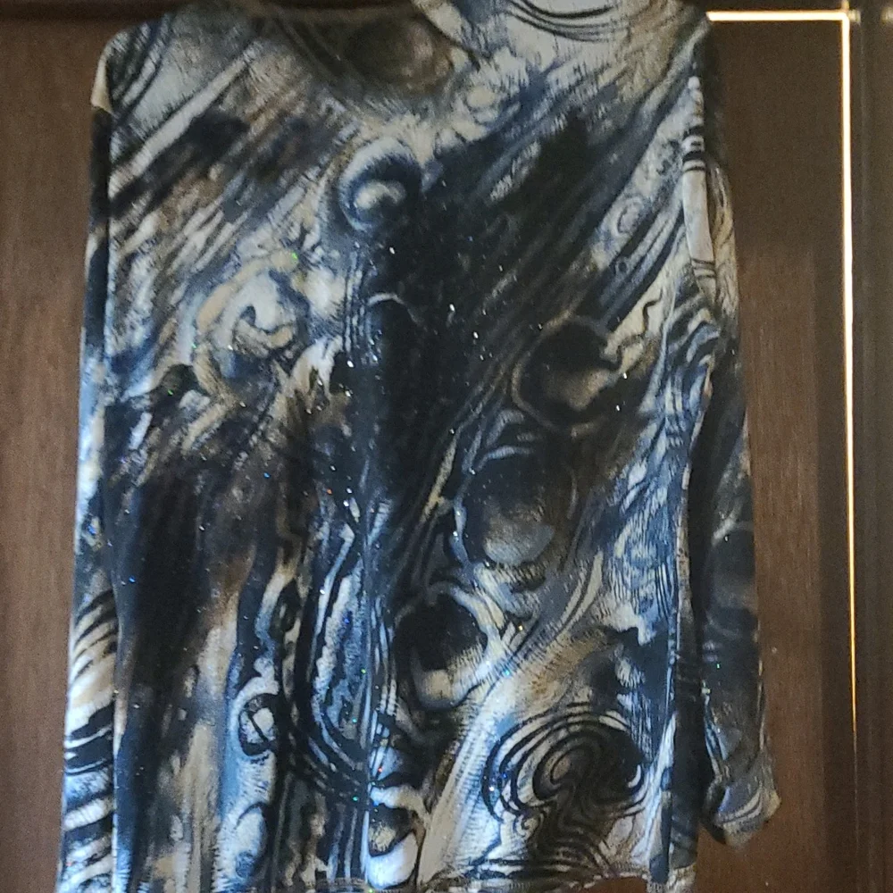 Tri colored top - Picture 2 of 3